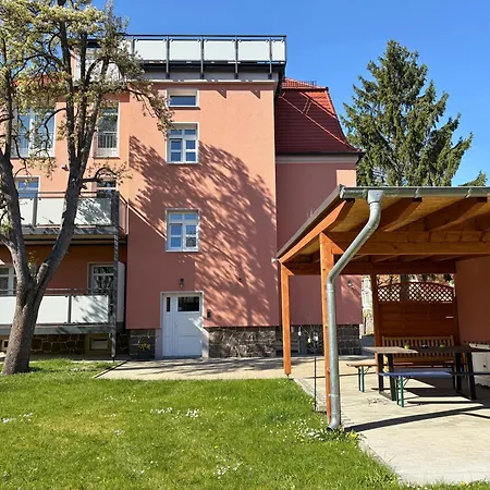 Apartmenthaus Landeskrone Fuer Gruppen Bis 20 Personen, 2 Wohnungen, Sauna, Dachterrasse & Garten *