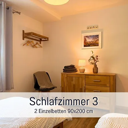 Appartement Zusammenzeit Dresden, 2 Apartments, Andalusier 4 Schlafzimmer & Balkon, Lipizzaner 5 Schlafzimmer & Sauna & Dachterrasse, Bus Vor Der Tuer