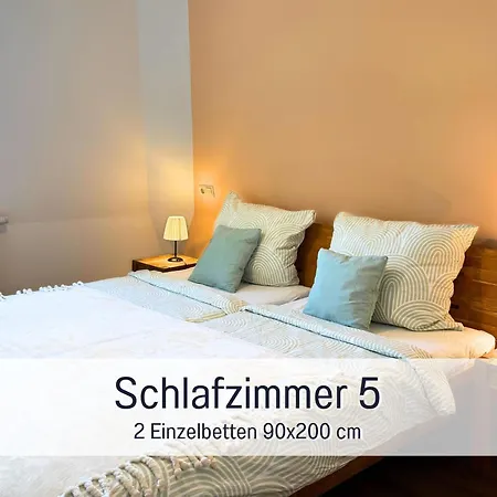 Appartement Zusammenzeit Dresden, 2 Apartments, Andalusier 4 Schlafzimmer & Balkon, Lipizzaner 5 Schlafzimmer & Sauna & Dachterrasse, Bus Vor Der Tuer Dresden
