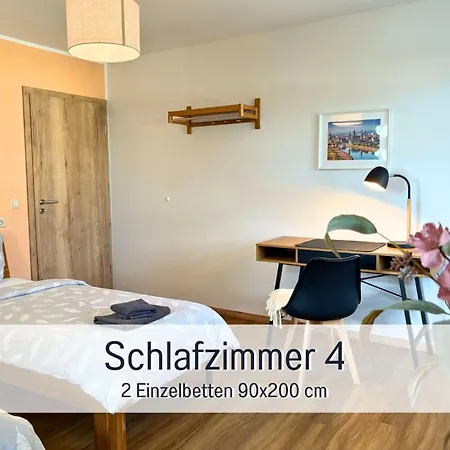 Zusammenzeit Dresden, 2 Apartments, Andalusier 4 Schlafzimmer & Balkon, Lipizzaner 5 Schlafzimmer & Sauna & Dachterrasse, Bus Vor Der Tuer * Dresden