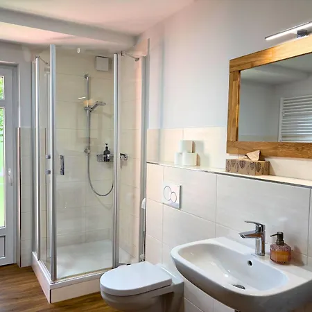 Appartement Zusammenzeit Dresden, 2 Apartments, Andalusier 4 Schlafzimmer & Balkon, Lipizzaner 5 Schlafzimmer & Sauna & Dachterrasse, Bus Vor Der Tuer Dresden