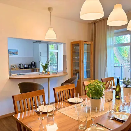 Zusammenzeit Dresden, 2 Apartments, Andalusier 4 Schlafzimmer & Balkon, Lipizzaner 5 Schlafzimmer & Sauna & Dachterrasse, Bus Vor Der Tuer Appartement