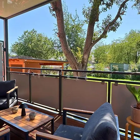 Zusammenzeit Dresden, 2 Apartments, Andalusier 4 Schlafzimmer & Balkon, Lipizzaner 5 Schlafzimmer & Sauna & Dachterrasse, Bus Vor Der Tuer Appartement Dresden