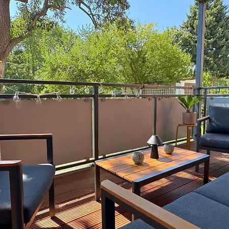 Appartement Zusammenzeit Dresden, 2 Apartments, Andalusier 4 Schlafzimmer & Balkon, Lipizzaner 5 Schlafzimmer & Sauna & Dachterrasse, Bus Vor Der Tuer Dresden
