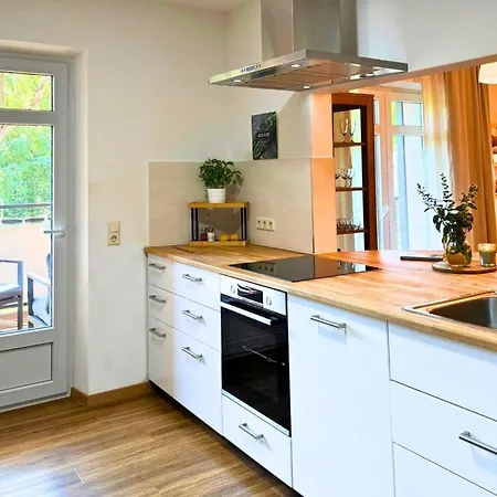 Zusammenzeit Dresden, 2 Apartments, Andalusier 4 Schlafzimmer & Balkon, Lipizzaner 5 Schlafzimmer & Sauna & Dachterrasse, Bus Vor Der Tuer Appartement *