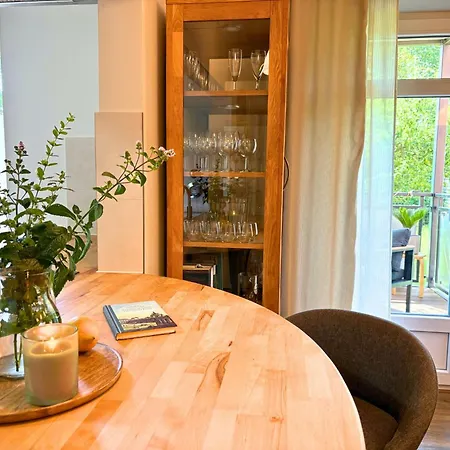 Zusammenzeit Dresden, 2 Apartments, Andalusier 4 Schlafzimmer & Balkon, Lipizzaner 5 Schlafzimmer & Sauna & Dachterrasse, Bus Vor Der Tuer Appartement Dresden