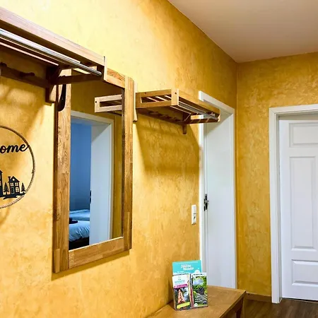Zusammenzeit Dresden, 2 Apartments, Andalusier 4 Schlafzimmer & Balkon, Lipizzaner 5 Schlafzimmer & Sauna & Dachterrasse, Bus Vor Der Tuer * Dresden