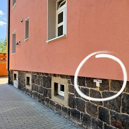 Appartement Zusammenzeit Dresden, 2 Apartments, Andalusier 4 Schlafzimmer & Balkon, Lipizzaner 5 Schlafzimmer & Sauna & Dachterrasse, Bus Vor Der Tuer