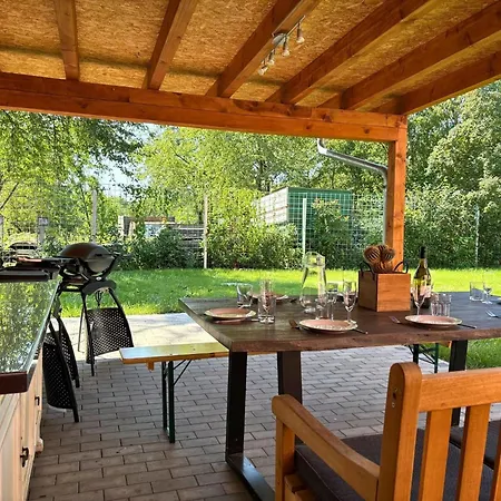 Appartement Zusammenzeit Dresden, 2 Apartments, Andalusier 4 Schlafzimmer & Balkon, Lipizzaner 5 Schlafzimmer & Sauna & Dachterrasse, Bus Vor Der Tuer *