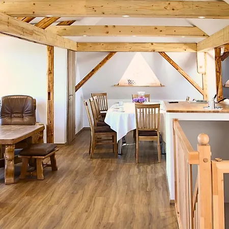 Zusammenzeit Dresden, 2 Apartments, Andalusier 4 Schlafzimmer & Balkon, Lipizzaner 5 Schlafzimmer & Sauna & Dachterrasse, Bus Vor Der Tuer Appartement